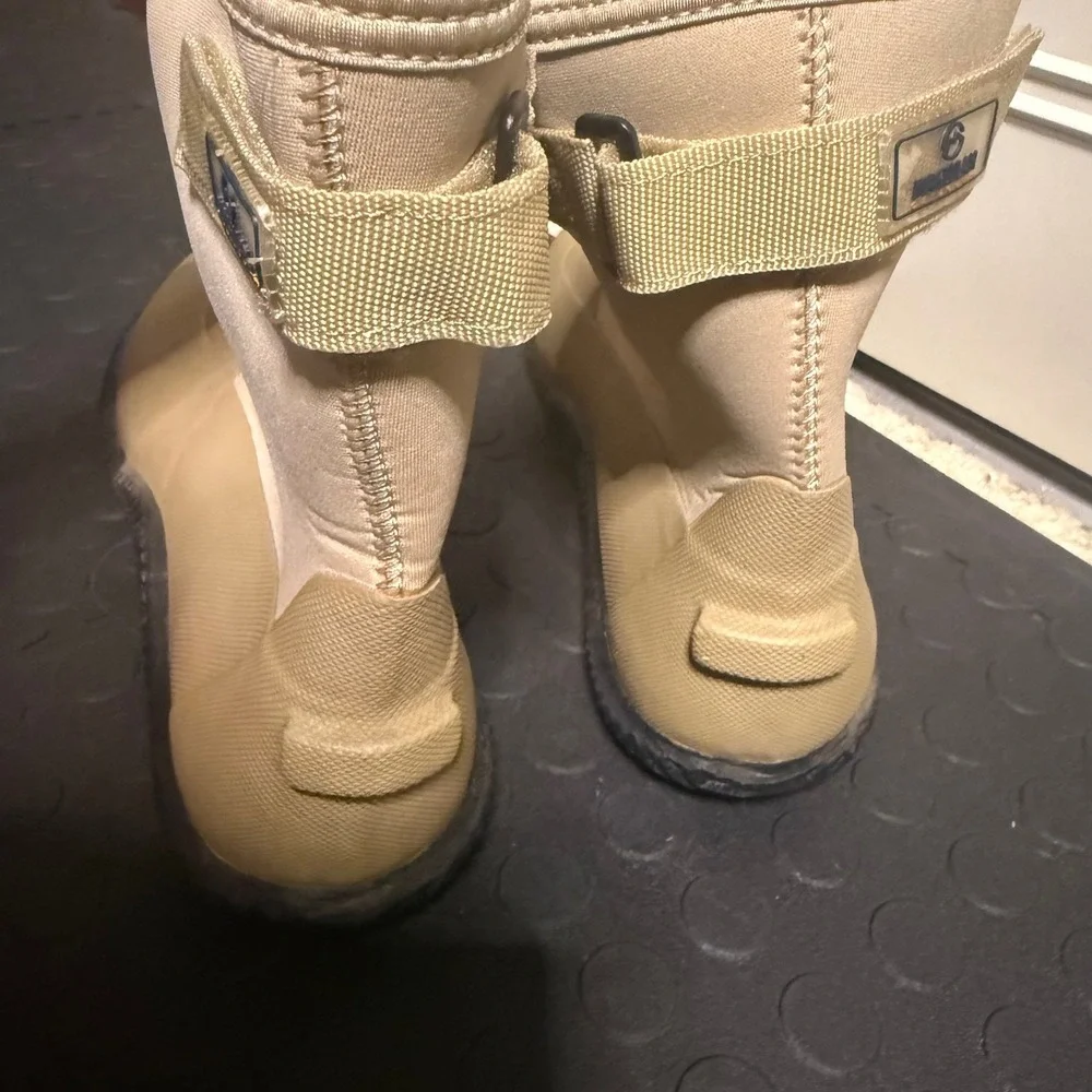 Magellan Outdoors Mens Wading Boots Tan Neoprene Zipper fishing Size 13